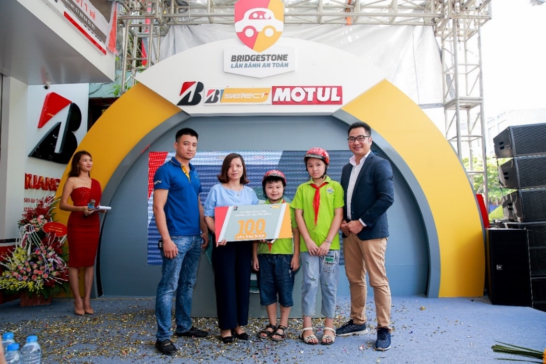 Hành trình lan tỏa thông điệp " Lăn bánh an toàn" từ Bridgestone Việt Nam hanh trinh lan toa thong diep lan banh an toan tu bridgestone viet nam