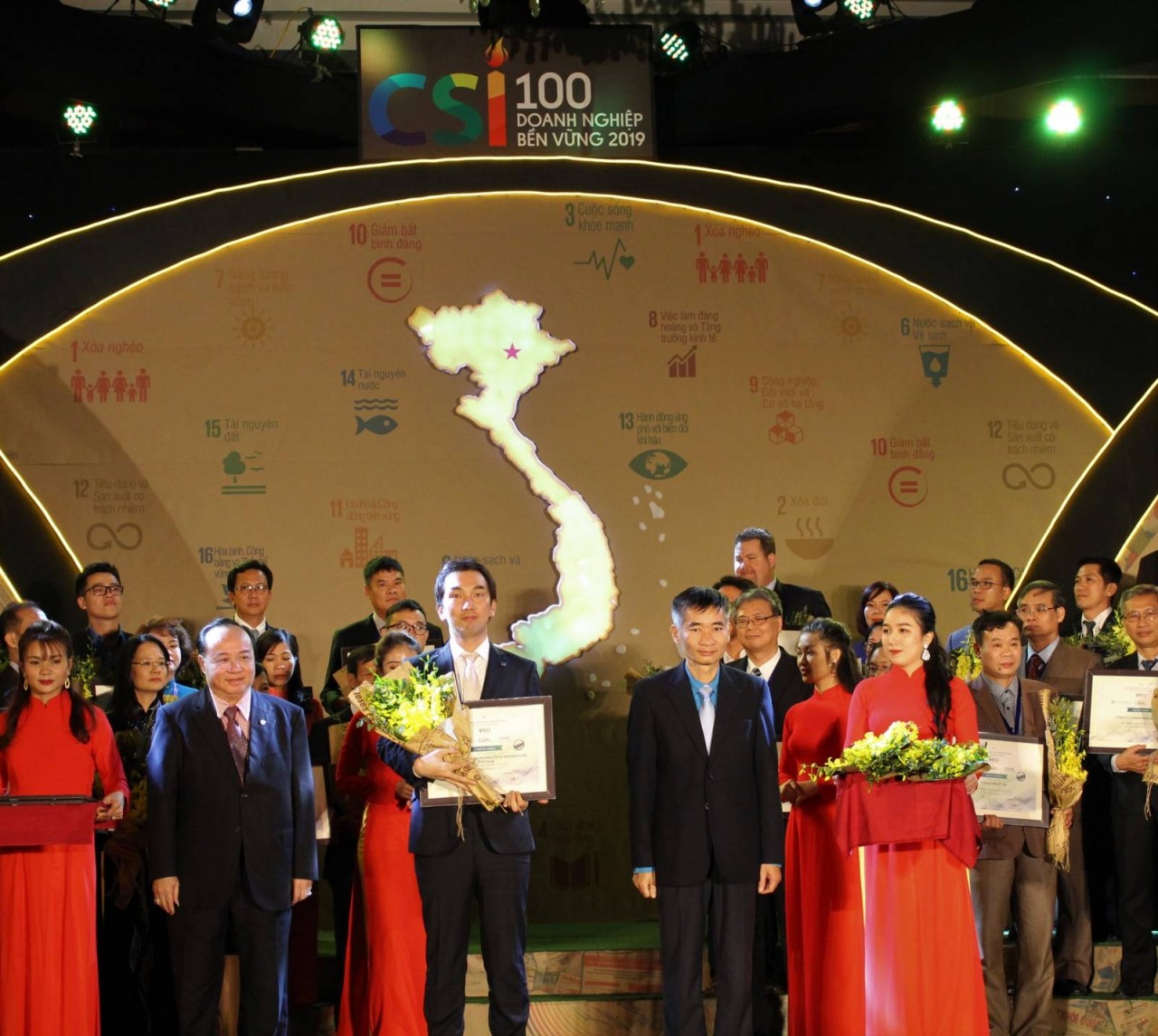 Bridgestone Việt Nam 4 năm liền đạt “Top 100 doanh nghiệp phát triển bền vững” bridgestone viet nam 4 nam lien dat top 100 doanh nghiep phat trien ben vung