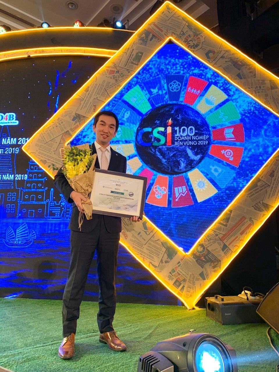 Bridgestone Việt Nam 4 năm liền đạt “Top 100 doanh nghiệp phát triển bền vững” bridgestone viet nam 4 nam lien dat top 100 doanh nghiep phat trien ben vung