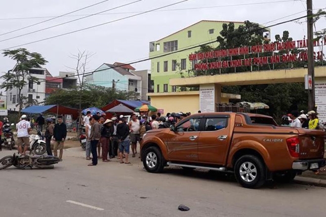 Ôtô "điên" lao thẳng vào đám đông xem tai nạn khiến 6 người bị thương oto dien lao thang vao dam dong xem tai nan khien 6 nguoi bi thuong