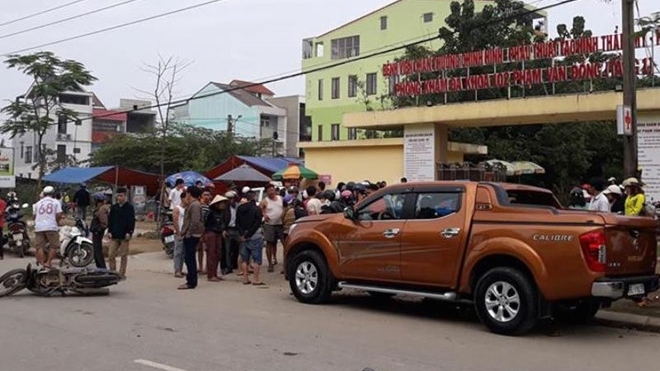 Ôtô "điên" lao thẳng vào đám đông xem tai nạn khiến 6 người bị thương