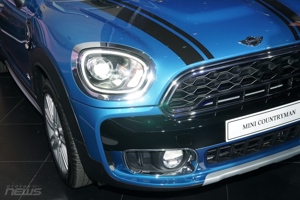 MINI Countryman hoàn toàn mới đẹp hơn, cá tính có giá 1,749 tỷ đồng mini countryman hoan toan moi dep hon ca tinh co gia 1749 ty dong