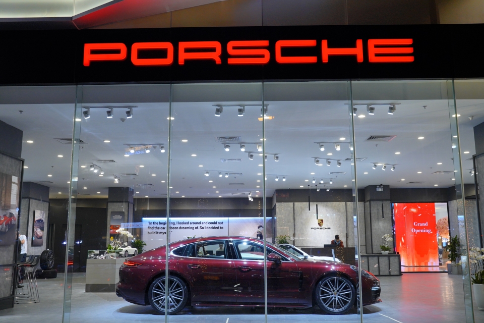 Porsche mang đến cơ hội chiêm ngưỡng xe thể thao với người dân Hà thành porsche tiep tuc mang den co hoi chiem nguong dong xe the thao voi nguoi dan ha thanh