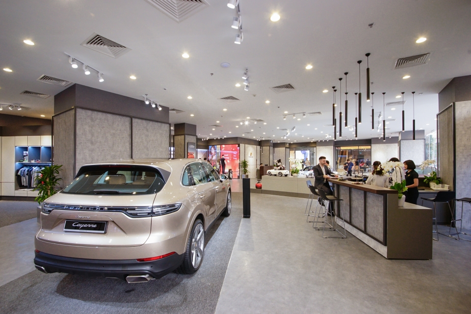 Porsche mang đến cơ hội chiêm ngưỡng xe thể thao với người dân Hà thành porsche tiep tuc mang den co hoi chiem nguong dong xe the thao voi nguoi dan ha thanh