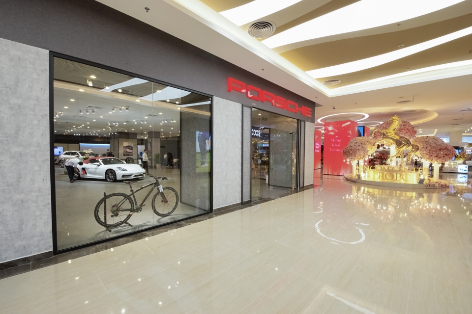 Porsche mang đến cơ hội chiêm ngưỡng xe thể thao với người dân Hà thành porsche tiep tuc mang den co hoi chiem nguong dong xe the thao voi nguoi dan ha thanh