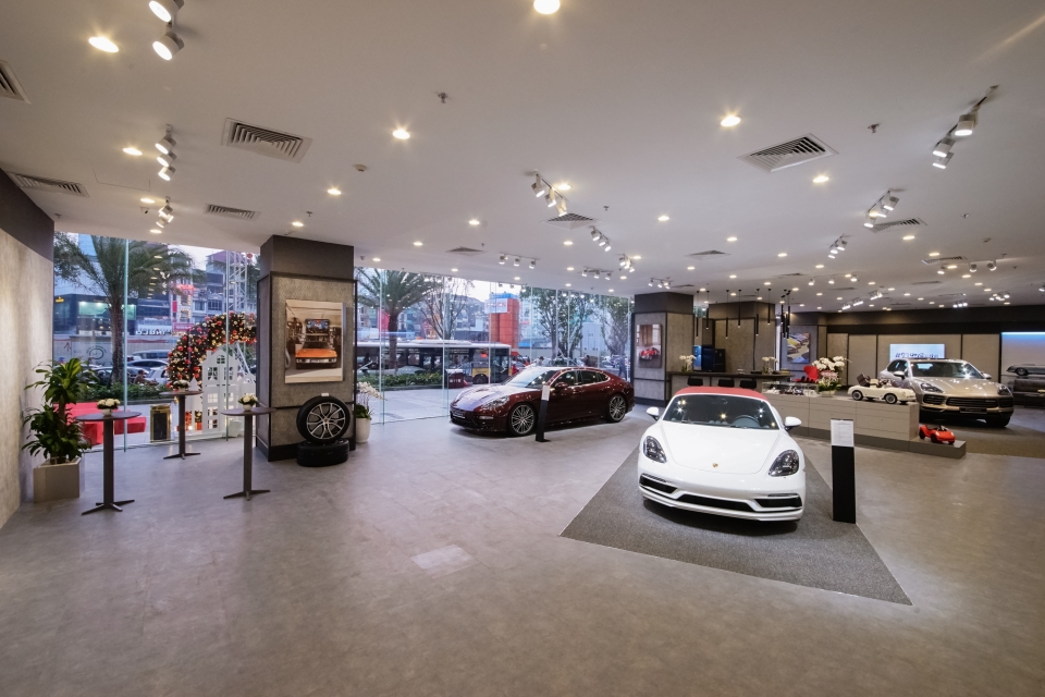 Porsche mang đến cơ hội chiêm ngưỡng xe thể thao với người dân Hà thành porsche tiep tuc mang den co hoi chiem nguong dong xe the thao voi nguoi dan ha thanh