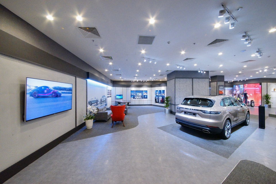 Porsche mang đến cơ hội chiêm ngưỡng xe thể thao với người dân Hà thành porsche tiep tuc mang den co hoi chiem nguong dong xe the thao voi nguoi dan ha thanh