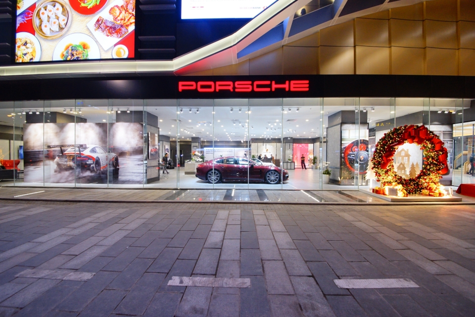 Porsche mang đến cơ hội chiêm ngưỡng xe thể thao với người dân Hà thành porsche tiep tuc mang den co hoi chiem nguong dong xe the thao voi nguoi dan ha thanh