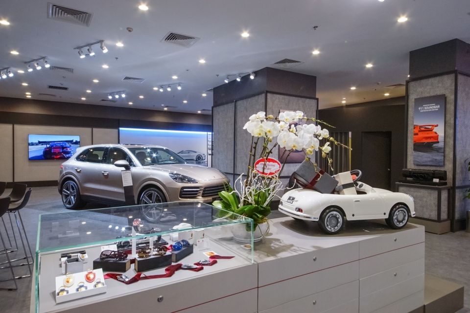 Porsche mang đến cơ hội chiêm ngưỡng xe thể thao với người dân Hà thành porsche tiep tuc mang den co hoi chiem nguong dong xe the thao voi nguoi dan ha thanh