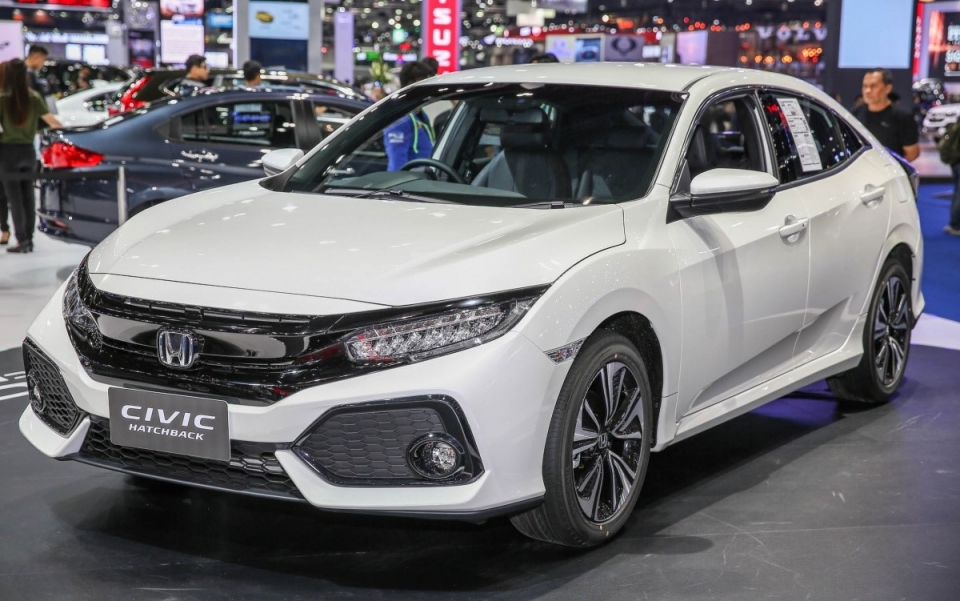 Honda Civic hatchback 2019 được bổ sung màu mới cùng hệ thống Sensing honda civic hatchback 2019 duoc bo sung mau moi cung he thong sensing