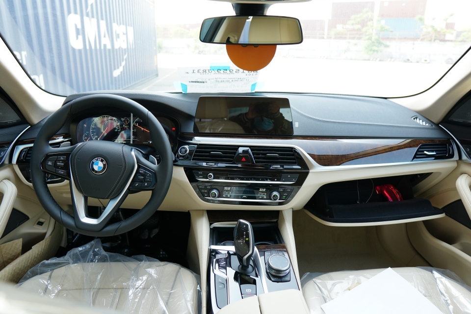 Hình ảnh đầu tiên về BMW 5-Series thế hệ mới vừa cập cảng Việt Nam can canh bmw 5 series the he moi vua cap cang viet nam