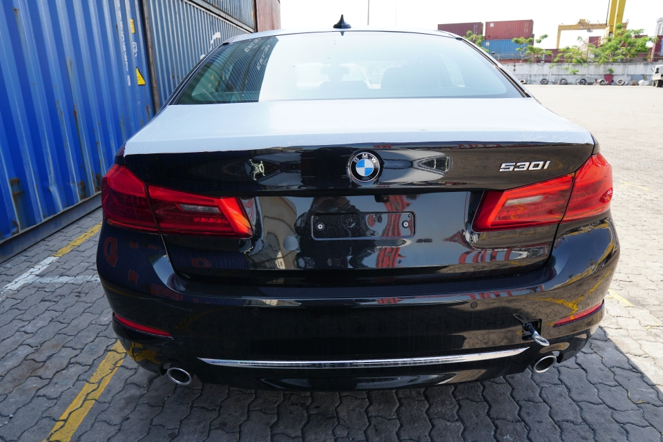 Hình ảnh đầu tiên về BMW 5-Series thế hệ mới vừa cập cảng Việt Nam can canh bmw 5 series the he moi vua cap cang viet nam