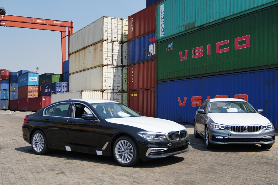 Hình ảnh đầu tiên về BMW 5-Series thế hệ mới vừa cập cảng Việt Nam can canh bmw 5 series the he moi vua cap cang viet nam
