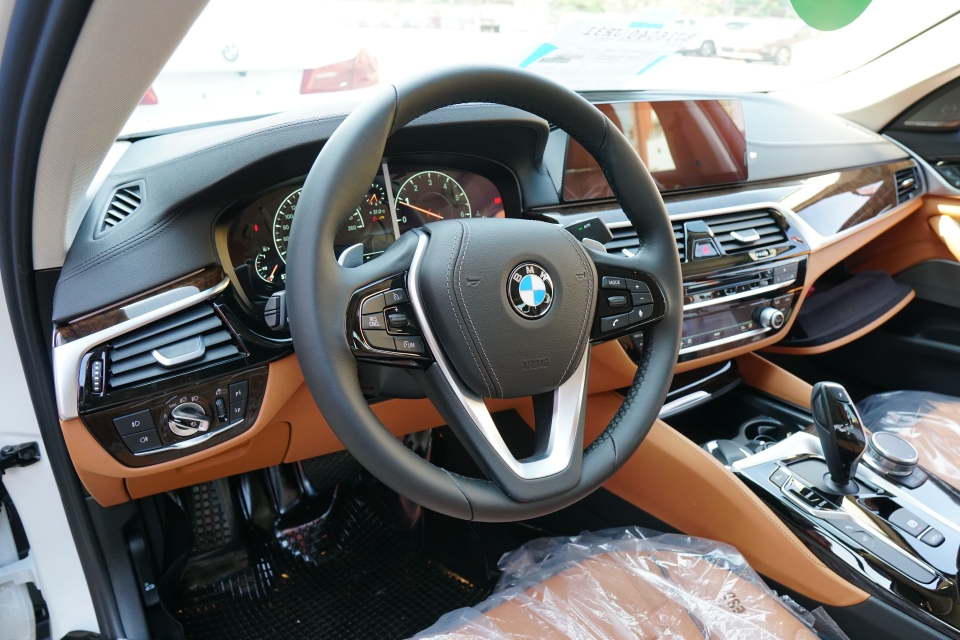 Hình ảnh đầu tiên về BMW 5-Series thế hệ mới vừa cập cảng Việt Nam can canh bmw 5 series the he moi vua cap cang viet nam
