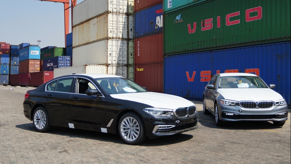 Hình ảnh đầu tiên về BMW 5-Series thế hệ mới vừa cập cảng Việt Nam