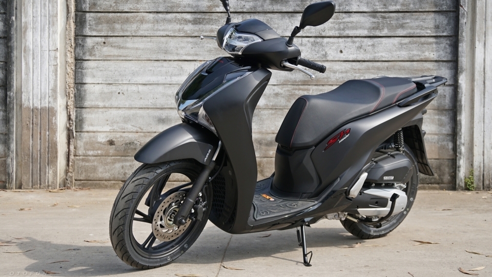 Cận cảnh Honda SH 150 ABS 2019 màu đen mờ vừa được bán