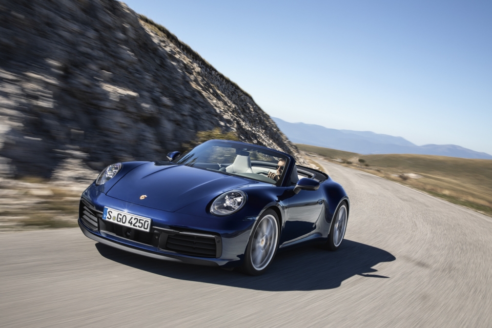 Porsche 911 Cabriolet thế hệ thứ 8 ra mắt, giá từ 8,5 tỷ đồng porsche 911 cabriolet the he thu 8 ra mat nhan dat hang tu hom nay
