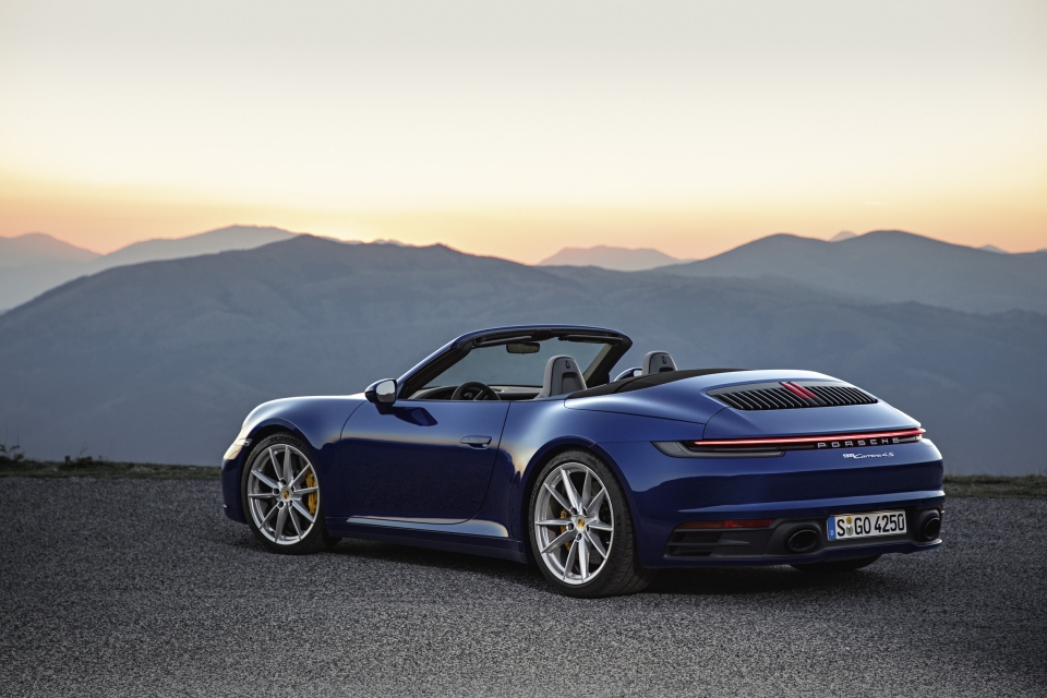 Porsche 911 Cabriolet thế hệ thứ 8 ra mắt, giá từ 8,5 tỷ đồng porsche 911 cabriolet the he thu 8 ra mat nhan dat hang tu hom nay