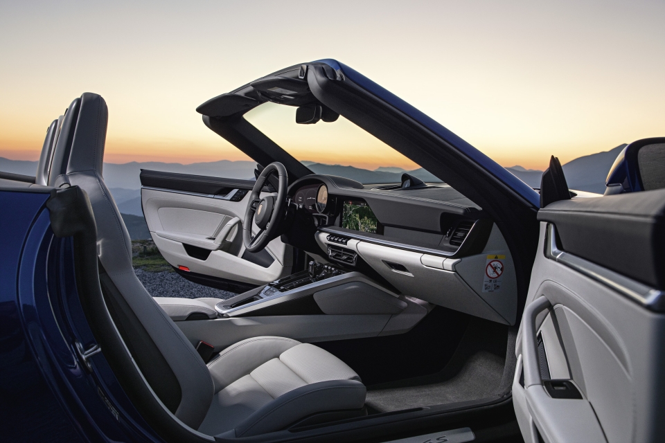 Porsche 911 Cabriolet thế hệ thứ 8 ra mắt, giá từ 8,5 tỷ đồng porsche 911 cabriolet the he thu 8 ra mat nhan dat hang tu hom nay