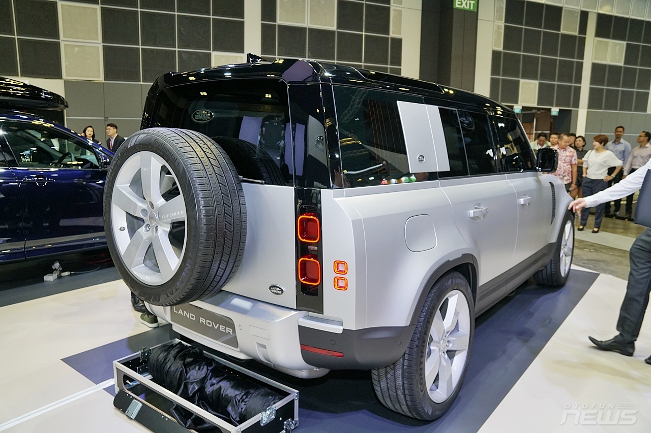 anh thuc te land rover defender 110 first edition gia 512 ty dong
