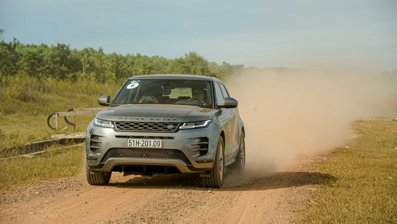 Doanh số Jaguar Land Rover giảm 23,6% trong năm 2020 vì Covid-19
