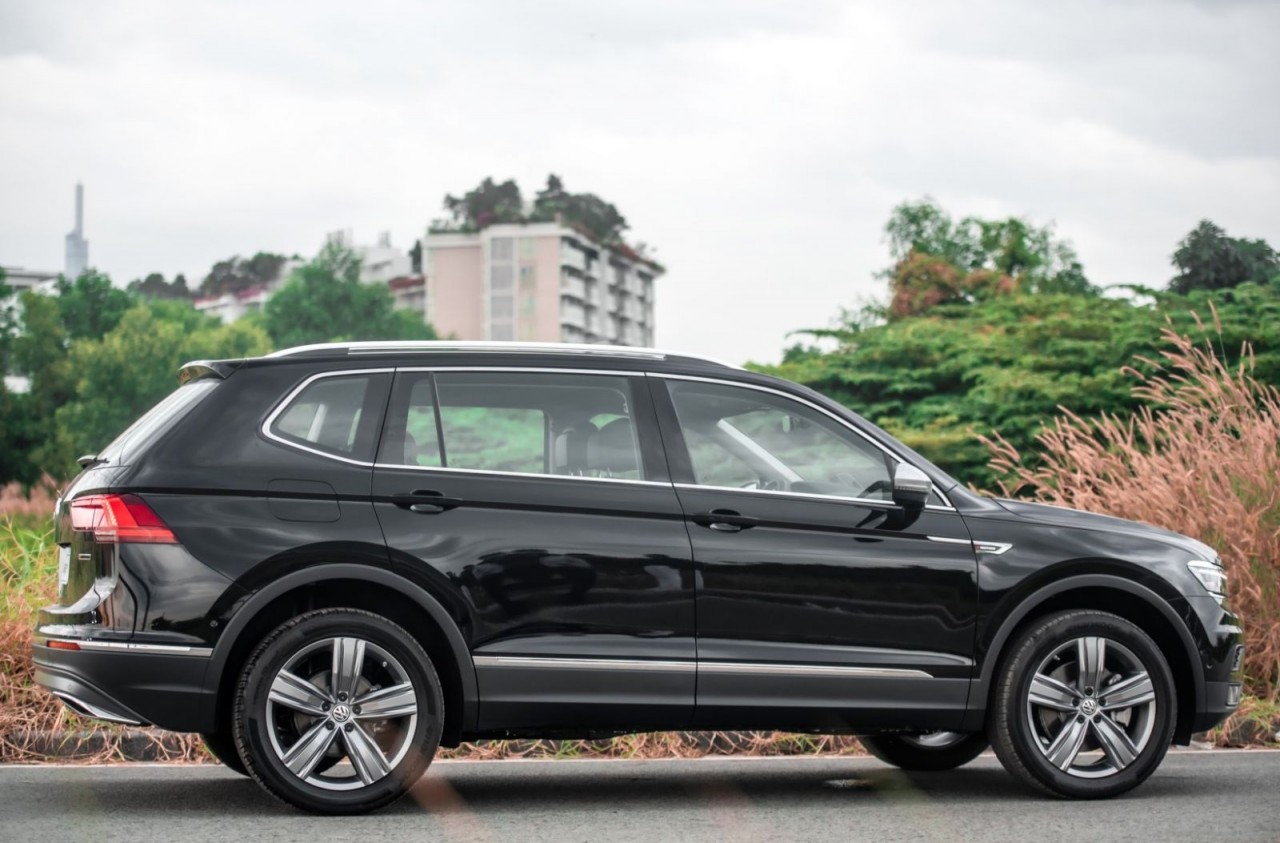 Volkswagen Tiguan Allspace 2021 ra mắt với giá 1,7 tỷ đồng Volkswagen Tiguan Allspace 2021 ra mắt với giá 1,7 tỷ đồng
