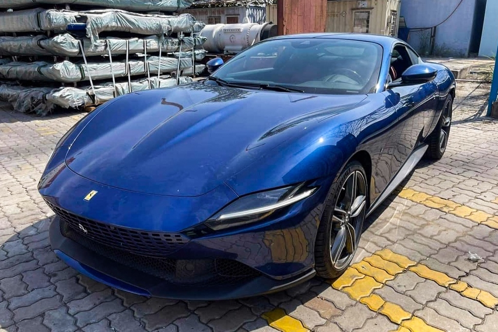Ferrari Roma đầu tiên tại Việt Nam rao bán với giá 20 tỷ đồng Ferrari Roma đầu tiên tại Việt Nam rao bán với giá 20 tỷ đồng