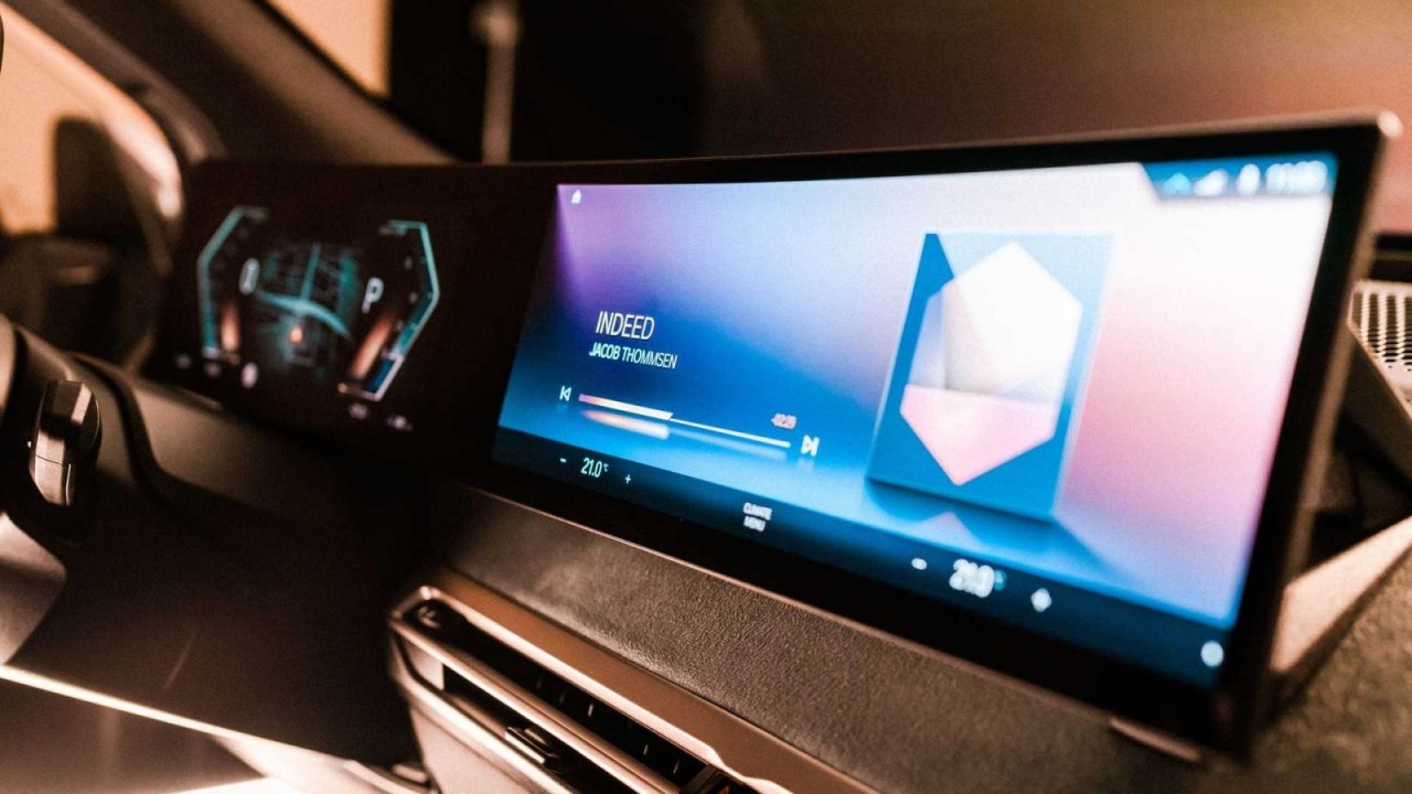 BMW ra mắt hệ thống iDrive mới, thông minh hơn nhờ trí tuệ nhân tạo BMW ra mắt hệ thống iDrive mới, thông minh hơn nhờ trí tuệ nhân tạo