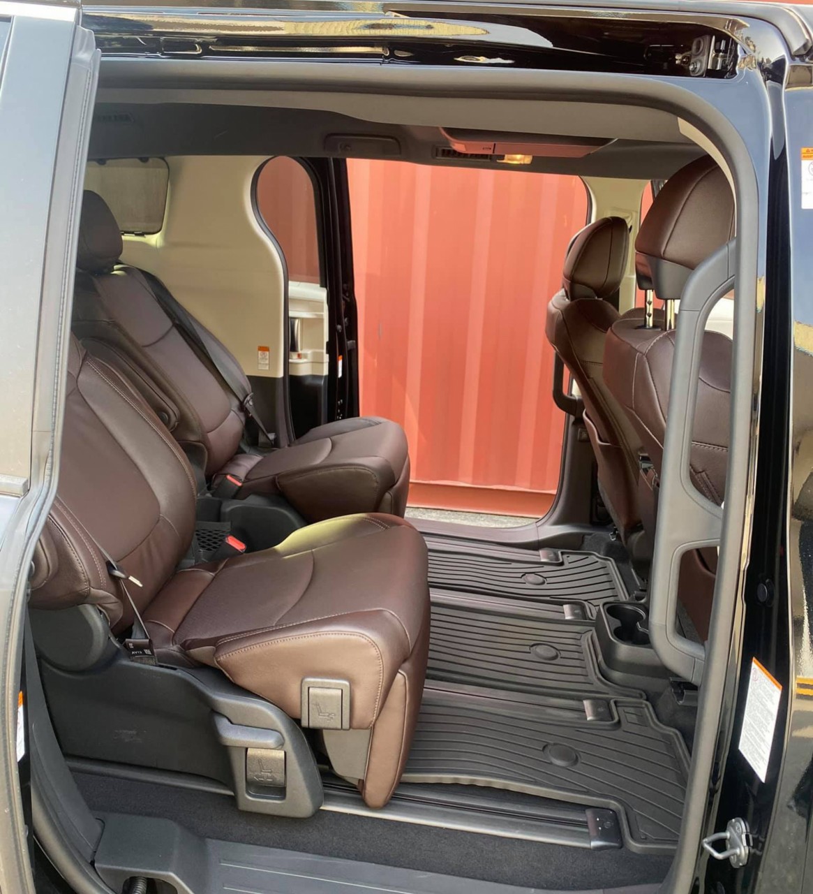 Toyota Sienna 2021 đầu tiên 'nhập tịch' Việt Nam Toyota Sienna 2021 đầu tiên 'nhập tịch' Việt Nam