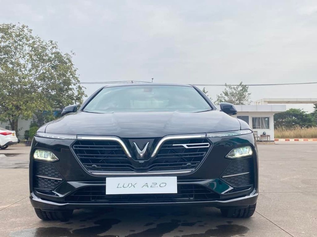 VinFast Lux A2.0 và President đặt chân đến Lào VinFast Lux A2.0 và President đặt chân đến Lào