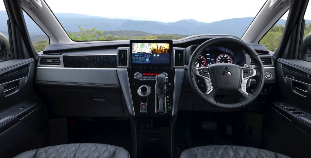 Mitsubishi Delica 2022 chính thức ra mắt