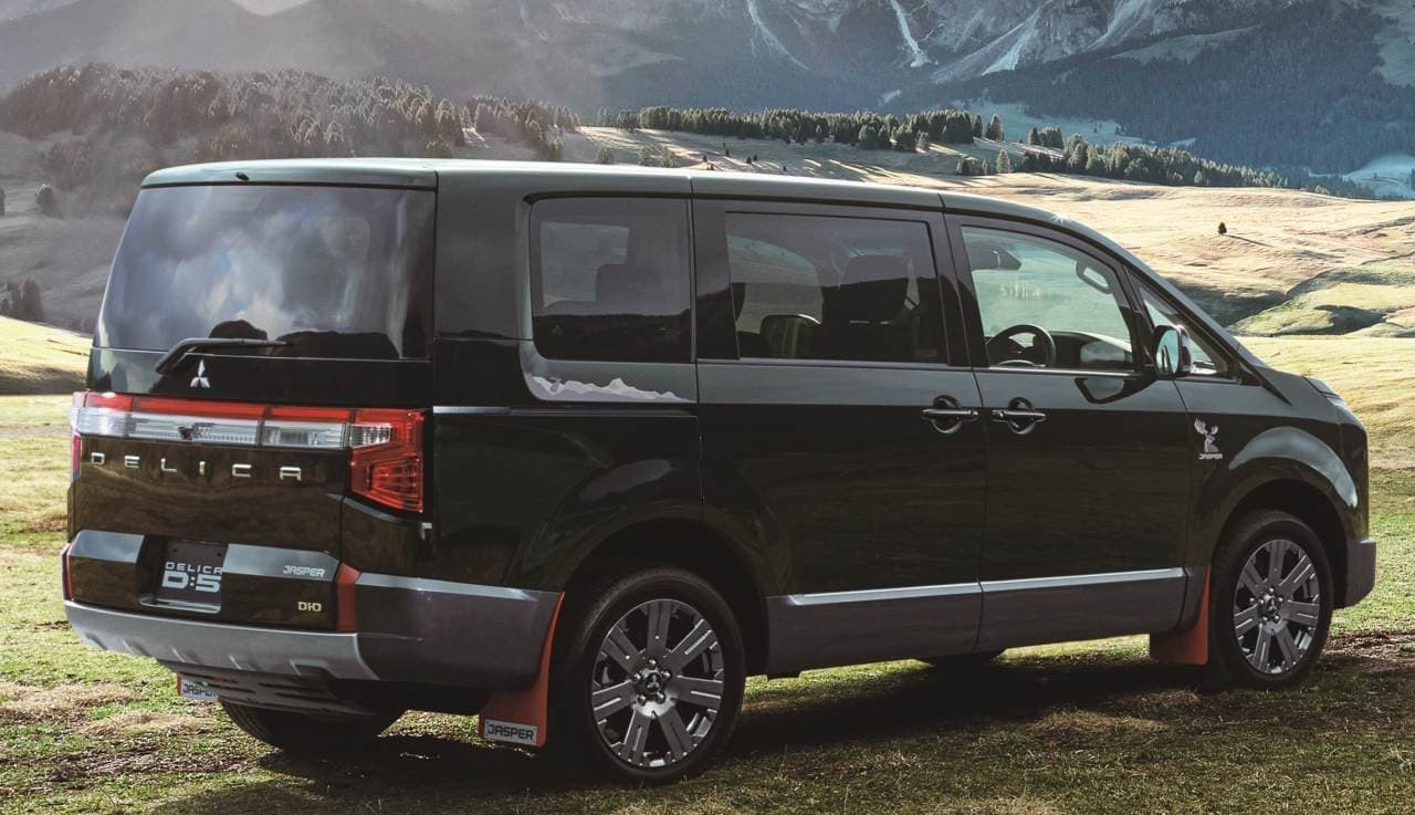 Mitsubishi Delica 2022 chính thức ra mắt