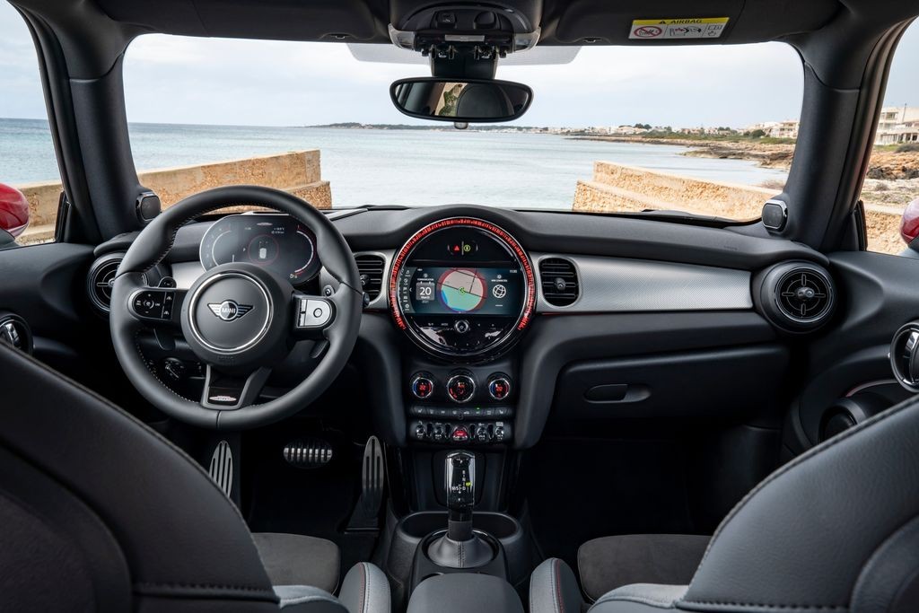 Bộ đôi MINI John Cooper Works 3 cửa và bản Convertible ra mắt Việt Nam Bộ đôi MINI John Cooper Works 3 cửa và bản Convertible ra mắt Việt Nam