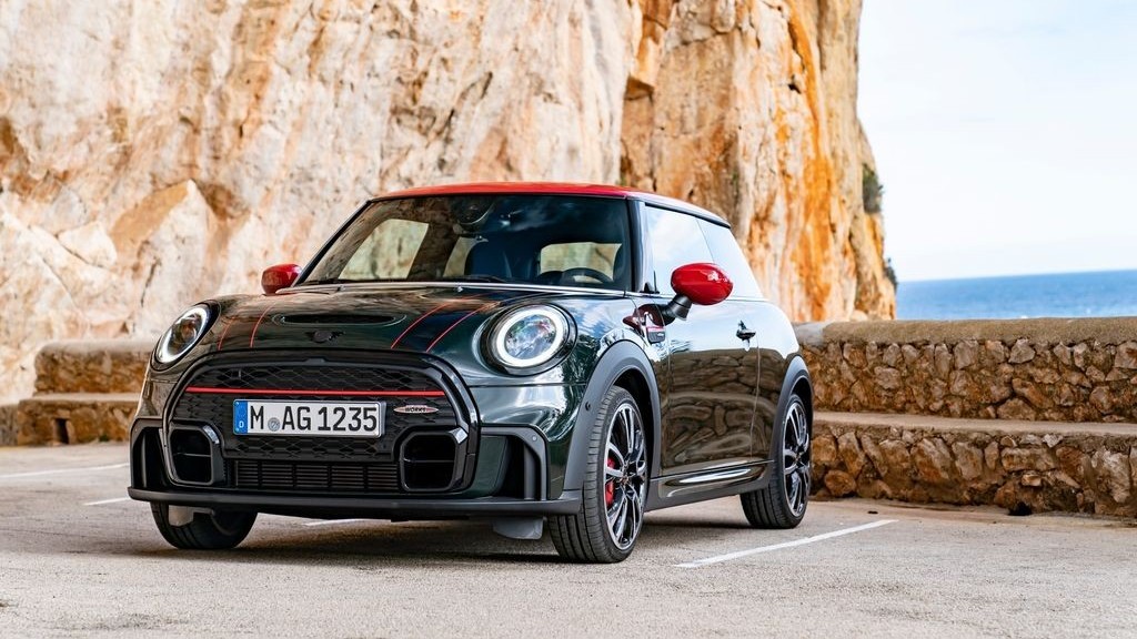 Bộ đôi MINI John Cooper Works 3 cửa và bản Convertible ra mắt Việt Nam
