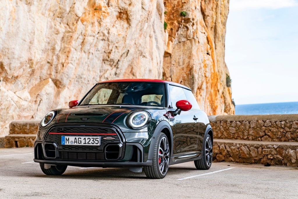 Bộ đôi MINI John Cooper Works 3 Cửa và bản Convertible ra mắt Việt Nam Bộ đôi MINI John Cooper Works 3 Cửa và bản Convertible ra mắt Việt Nam