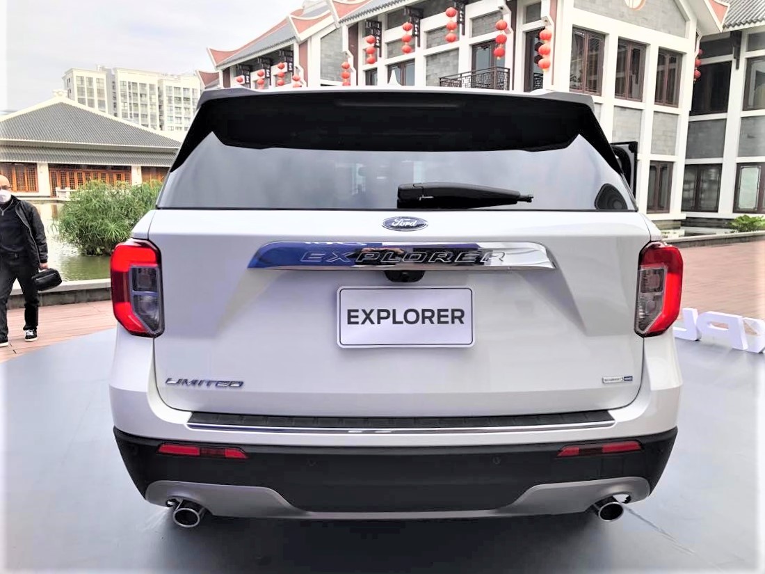 Ford Explorer mới ra mắt, giá 2,366 tỷ đồng