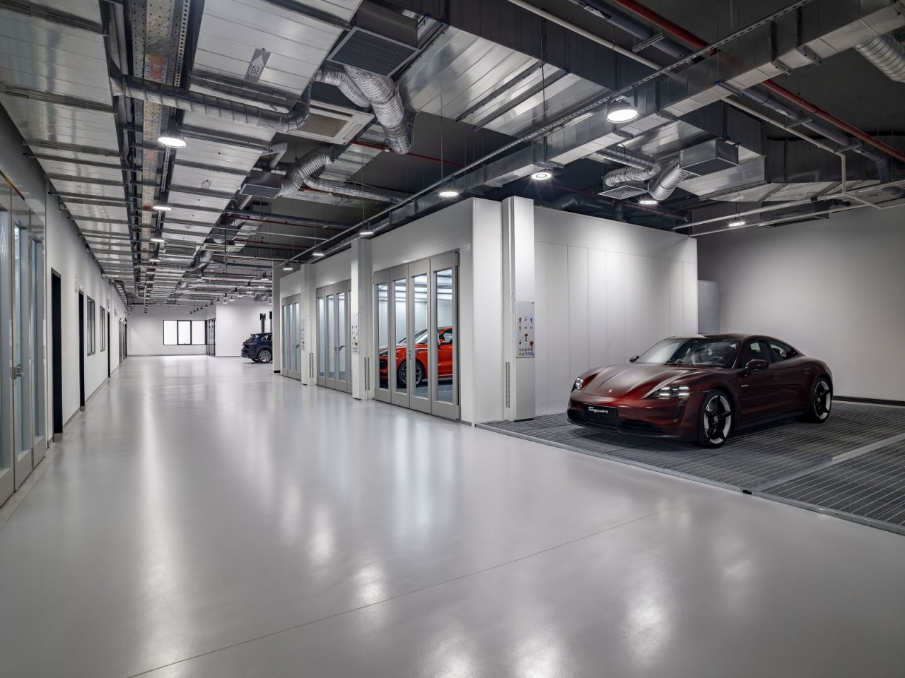 Trải nghiệm không gian đầy mới lạ tại trung tâm Porsche Sài Gòn Trải nghiệm không gian đầy mới lạ tại trung tâm Porsche Sài Gòn