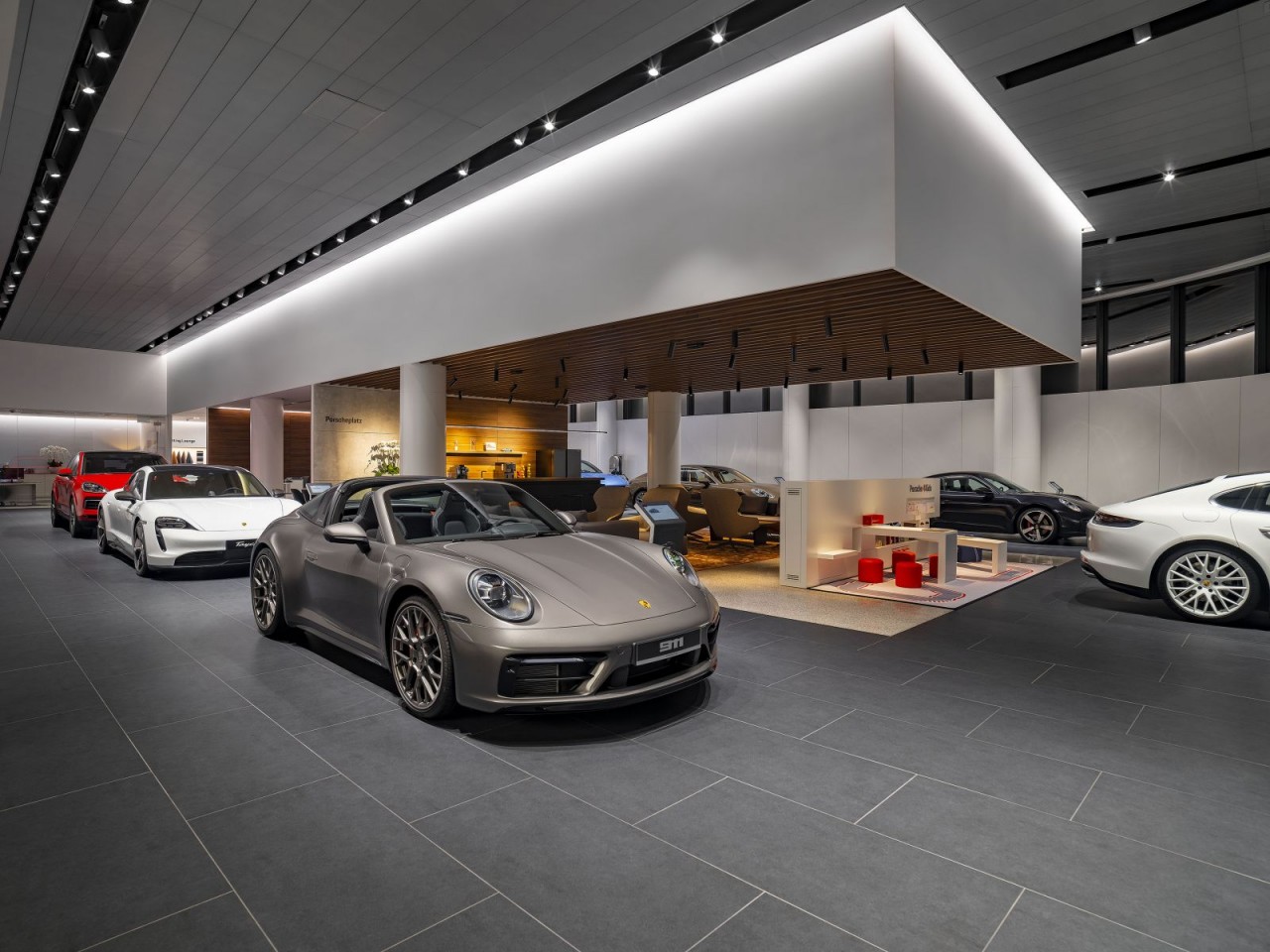 Trải nghiệm không gian đầy mới lạ tại trung tâm Porsche Sài Gòn Trải nghiệm không gian đầy mới lạ tại trung tâm Porsche Sài Gòn