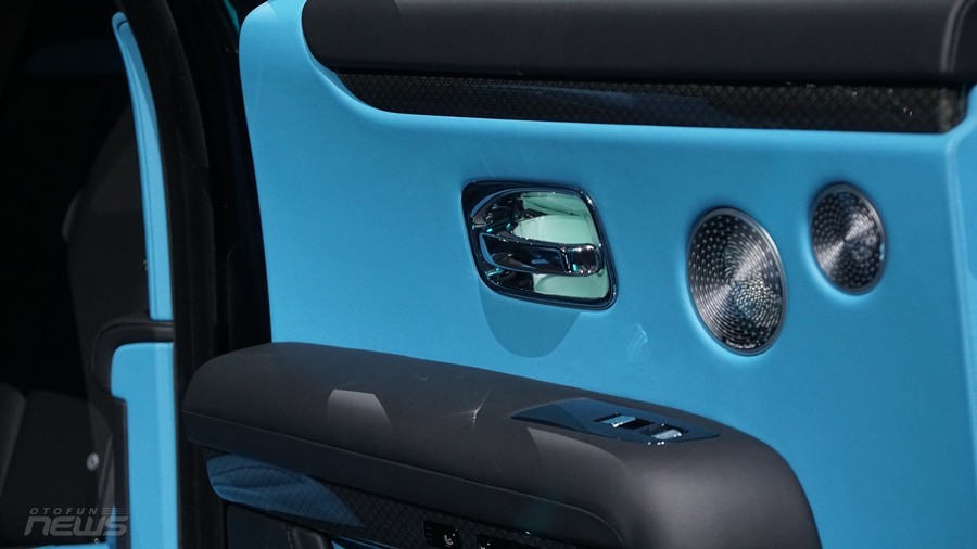 Cận cảnh Rolls Royce Ghost Black Badge 2022 đầu tiên tại Việt Nam