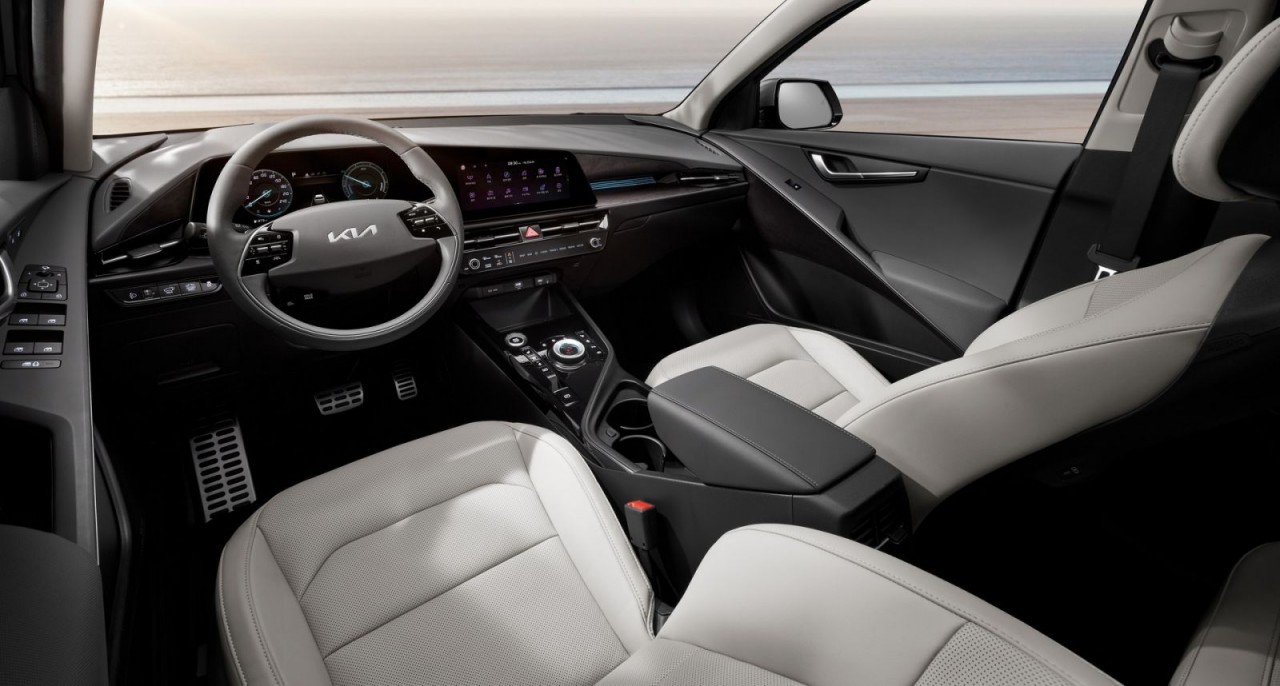 Cận cảnh xe xanh Kia Niro Hybrid 2022