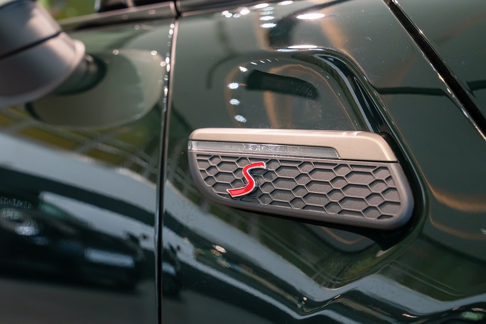 Mini Cooper S 3 Cửa Resolute Edition về Việt Nam với giá 2,3 tỉ đồng Mini Cooper S 3 Cửa Resolute Edition về Việt Nam với giá 2,3 tỉ đồng