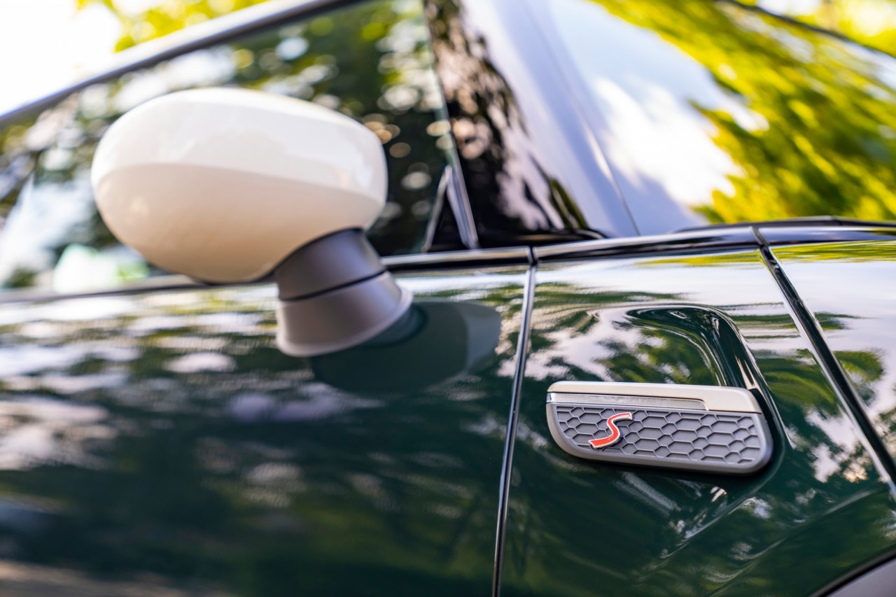 Mini Cooper S 3 Cửa Resolute Edition về Việt Nam với giá 2,3 tỉ đồng Mini Cooper S 3 Cửa Resolute Edition về Việt Nam với giá 2,3 tỉ đồng
