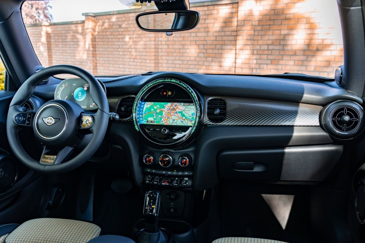 Mini Cooper S 3 Cửa Resolute Edition về Việt Nam với giá 2,3 tỉ đồng Mini Cooper S 3 Cửa Resolute Edition về Việt Nam với giá 2,3 tỉ đồng