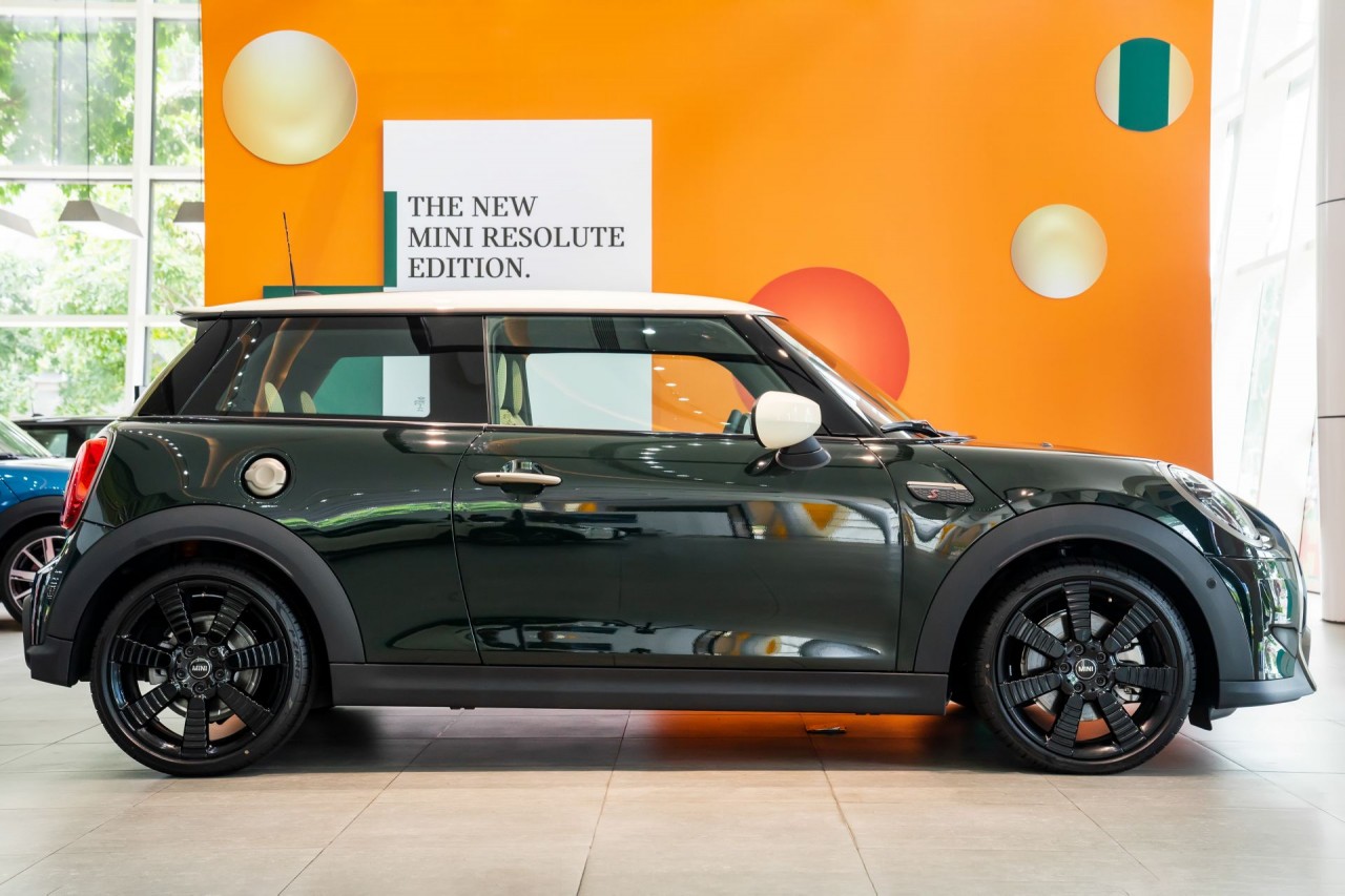 Mini Cooper S 3 Cửa Resolute Edition về Việt Nam với giá 2,3 tỉ đồng Mini Cooper S 3 Cửa Resolute Edition về Việt Nam với giá 2,3 tỉ đồng
