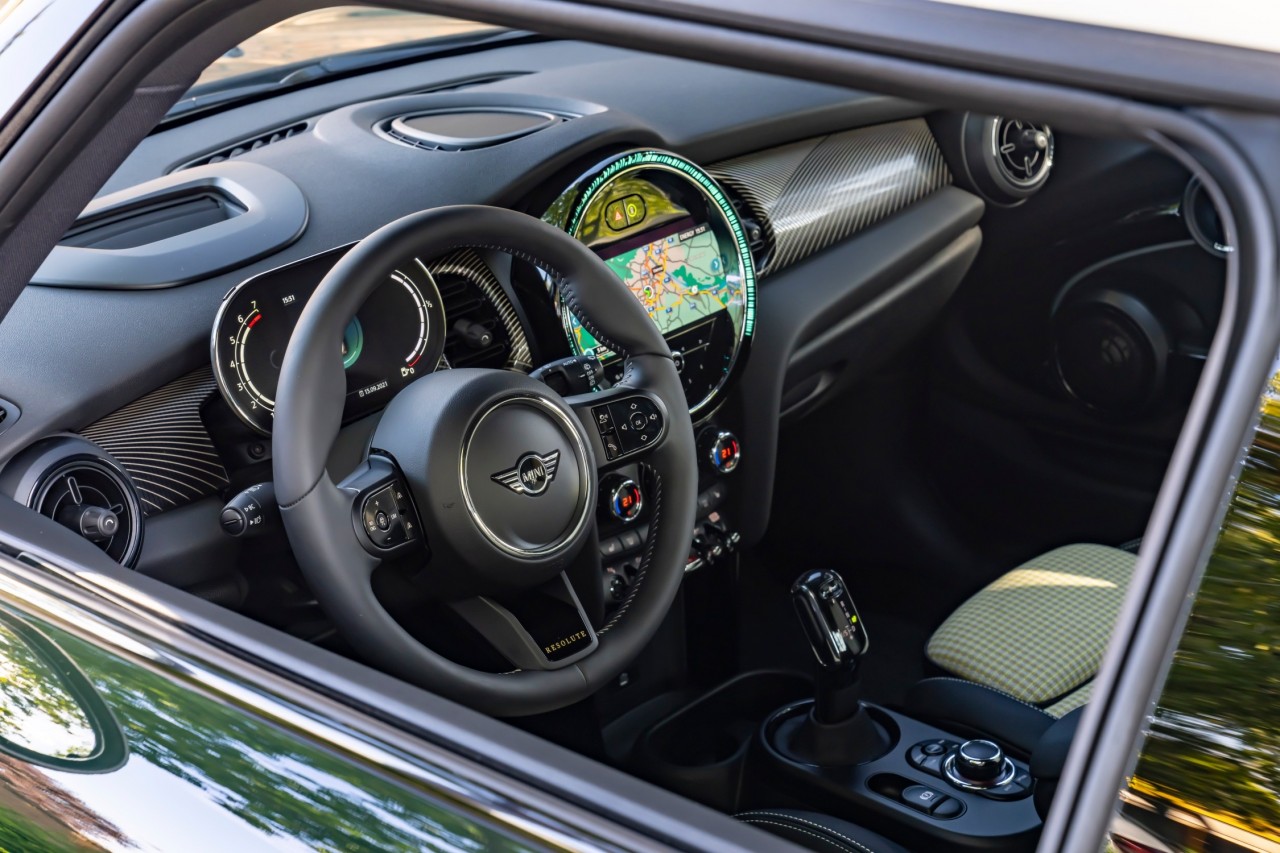 Mini Cooper S 3 Cửa Resolute Edition về Việt Nam với giá 2,3 tỉ đồng Mini Cooper S 3 Cửa Resolute Edition về Việt Nam với giá 2,3 tỉ đồng