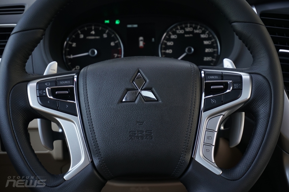 "Trên tay" Mitsubishi Pajero Sport 2017 hoàn toàn mới tren tay mitsubishi pajero sport 2017 hoan toan moi