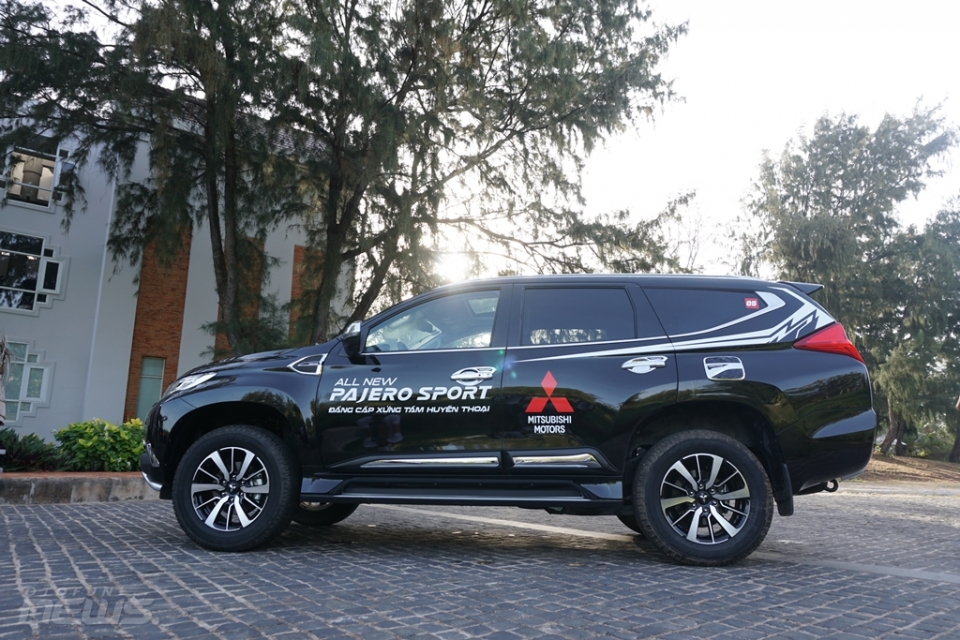 "Trên tay" Mitsubishi Pajero Sport 2017 hoàn toàn mới tren tay mitsubishi pajero sport 2017 hoan toan moi
