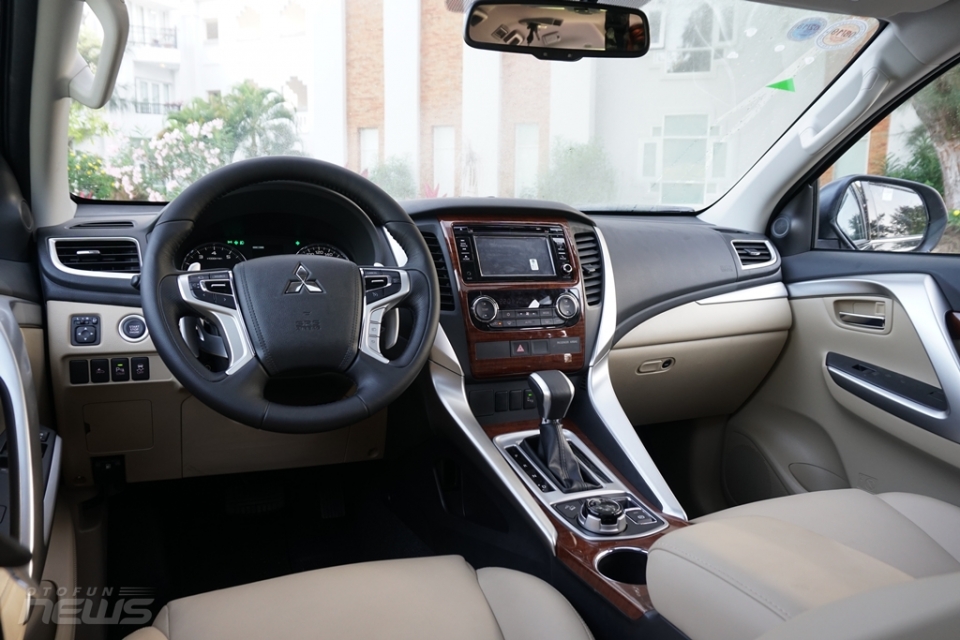 "Trên tay" Mitsubishi Pajero Sport 2017 hoàn toàn mới tren tay mitsubishi pajero sport 2017 hoan toan moi