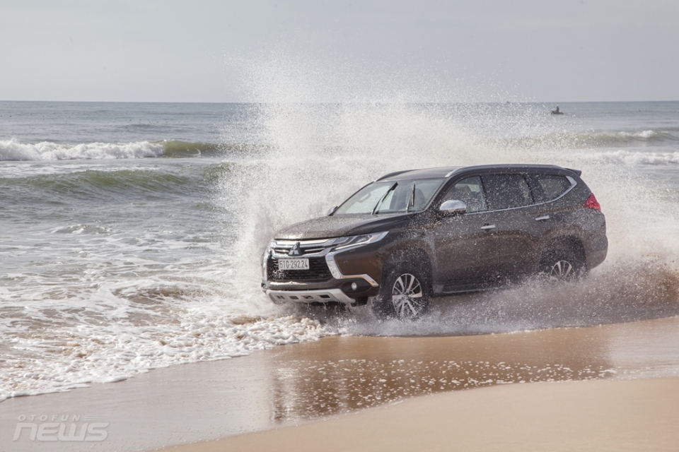 "Trên tay" Mitsubishi Pajero Sport 2017 hoàn toàn mới tren tay mitsubishi pajero sport 2017 hoan toan moi