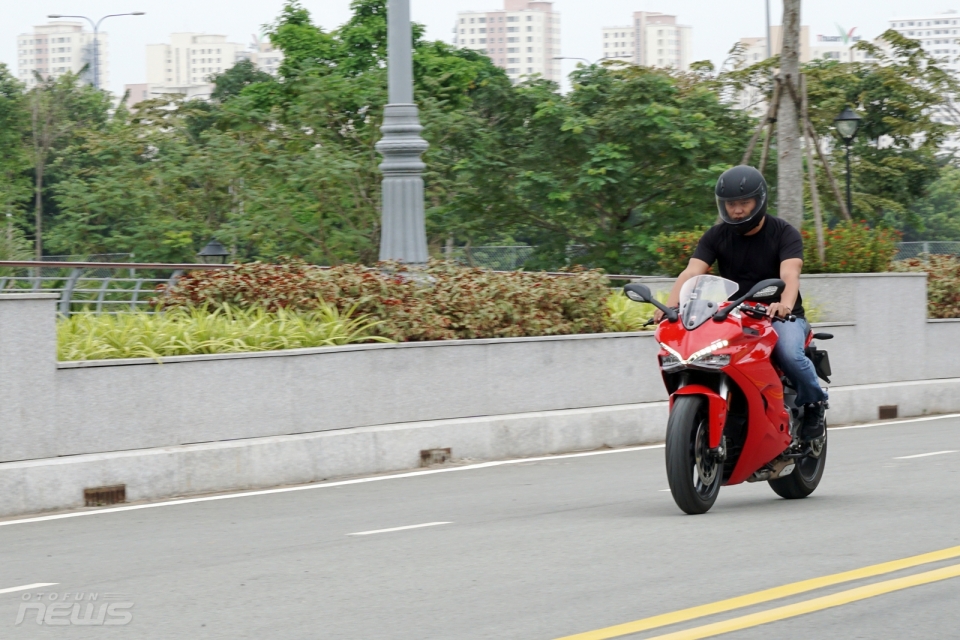 ducati supersport khong danh cho ke yeu tim